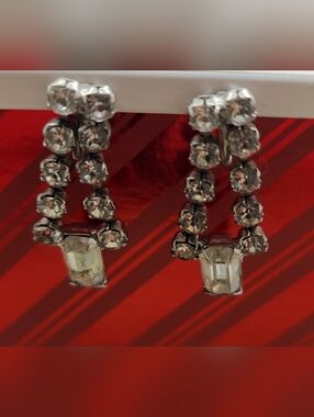 Vintage deco Clear rhinestone dangle screw back earrings Sparkle Bling